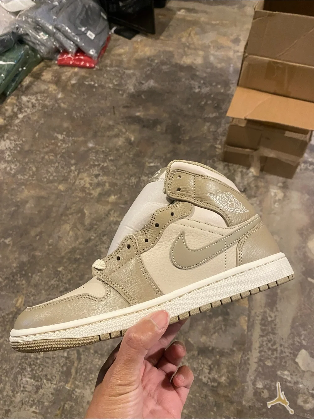 Nike Air Jordan 1 Mid Men's Sneakers - Tan / Cream